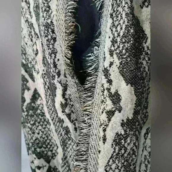 Women's scarf - Picture 5 of 5